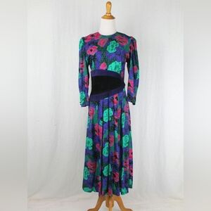 Vintage Floral Print Cotton Mid Calf Dress with Suede Trim Circa 1979 ILGWU S 4